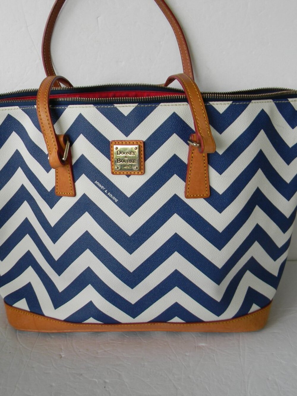 DOONEY & BOURKE BLUE/WHITE CHEVRON STRIPED LARGE CANVAS/LEATHER TRIM TOTE